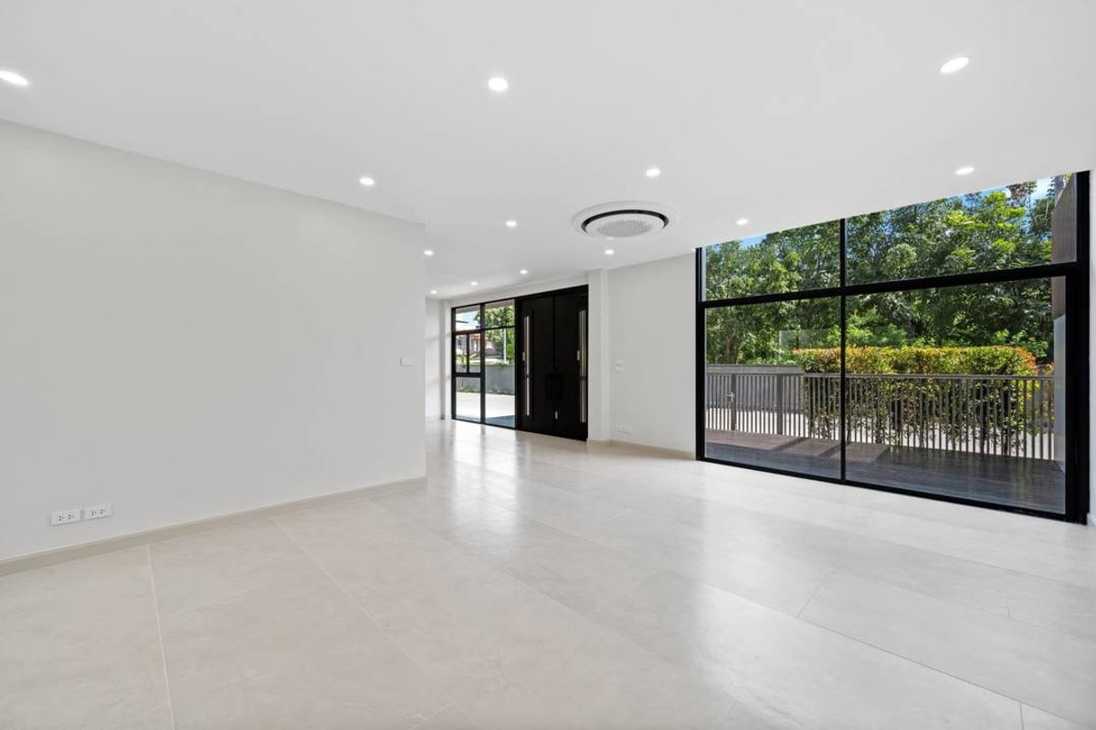 ขายบ้านรัชดา ห้วยขวาง :  ขายบ้านหมู่บ้าน The Zenith  49.1ตร.วา ในซอยโรงเรียน SISB (โรงเรียนนานาชาติสิงคโปร์)New renovated