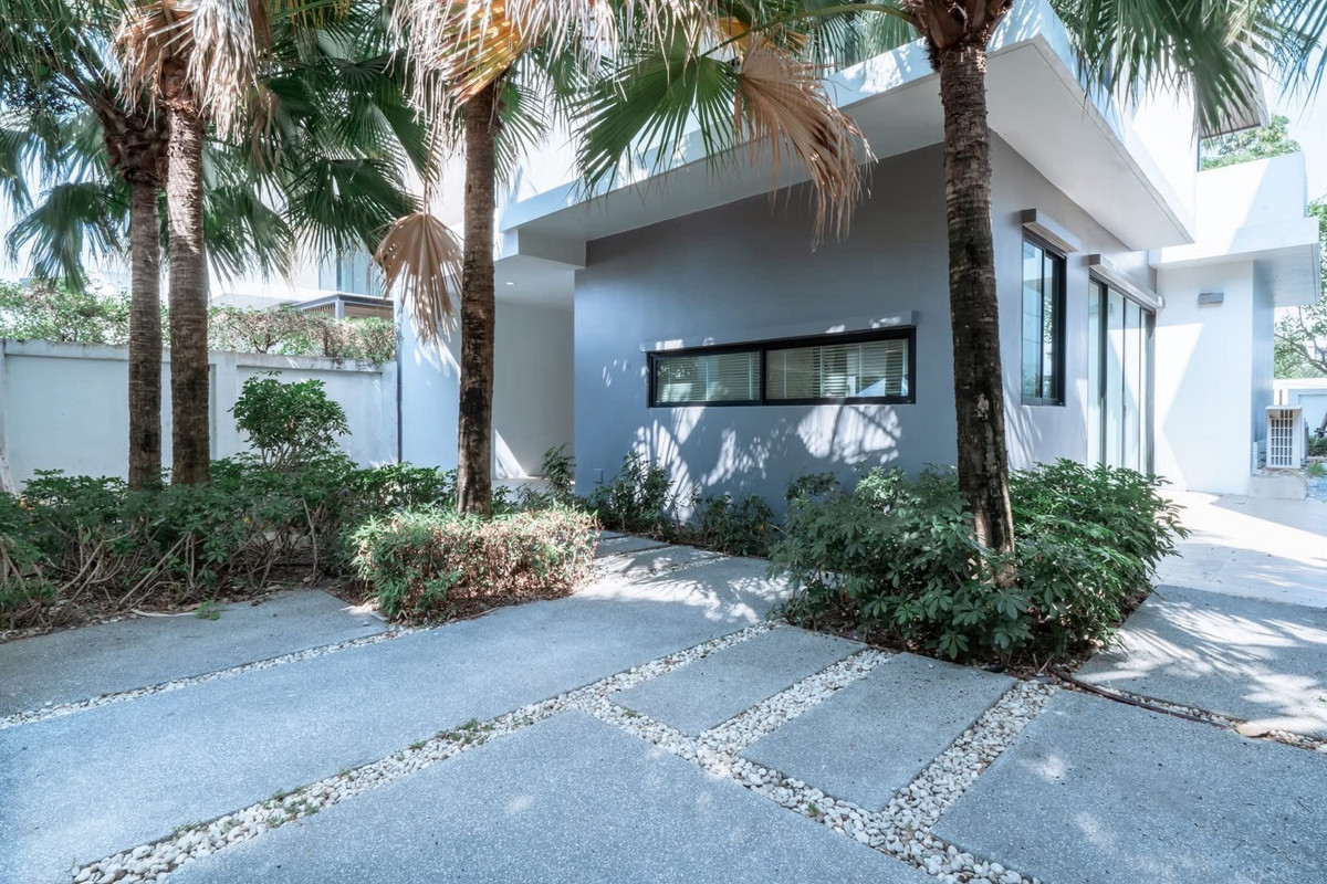 ขายบ้านพัทยา บางแสน ชลบุรี สัตหีบ : ขายพูลวิลล่าใกล้ชายหาด นาจอมเทียน พัทยา โครงการ Nirvana Beyond @ Beach Pattaya บ้าน 3 ชั้น พื้นที่ใหญ่ เดินเพียง 45 เมตรถึงทะเล