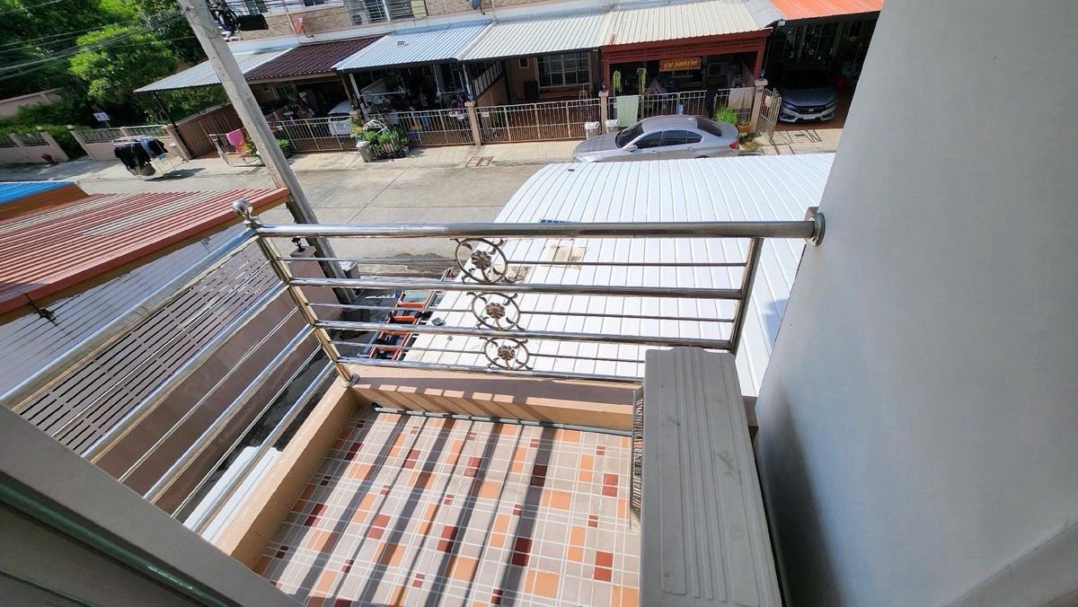 ขายทาวน์โฮมบางนา แบริ่ง ลาซาล : 🏡 ขายทาวน์โฮม “สุริยาเพลส บางนา กม.5” บ้านหลังมุม