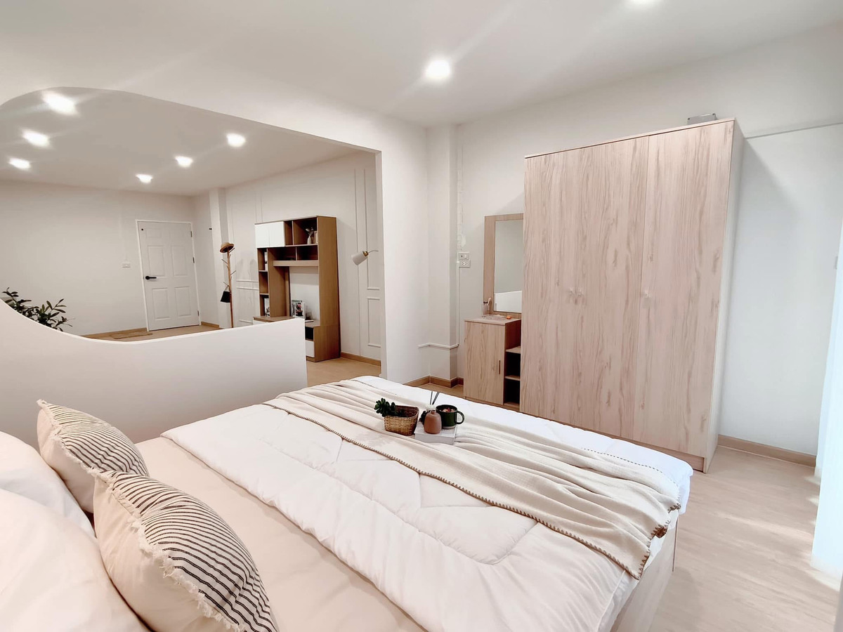 CondoBang kae, Phetkasem : Urgent rent/sale🔥 Large suite 43.56 sq m. ✨Newly renovated, ready to move in. Rent only: 4,300 baht/month, or buy for 799,000 (suitable for those with an income of 15,000 or more). Room on the 4th floor is very private.