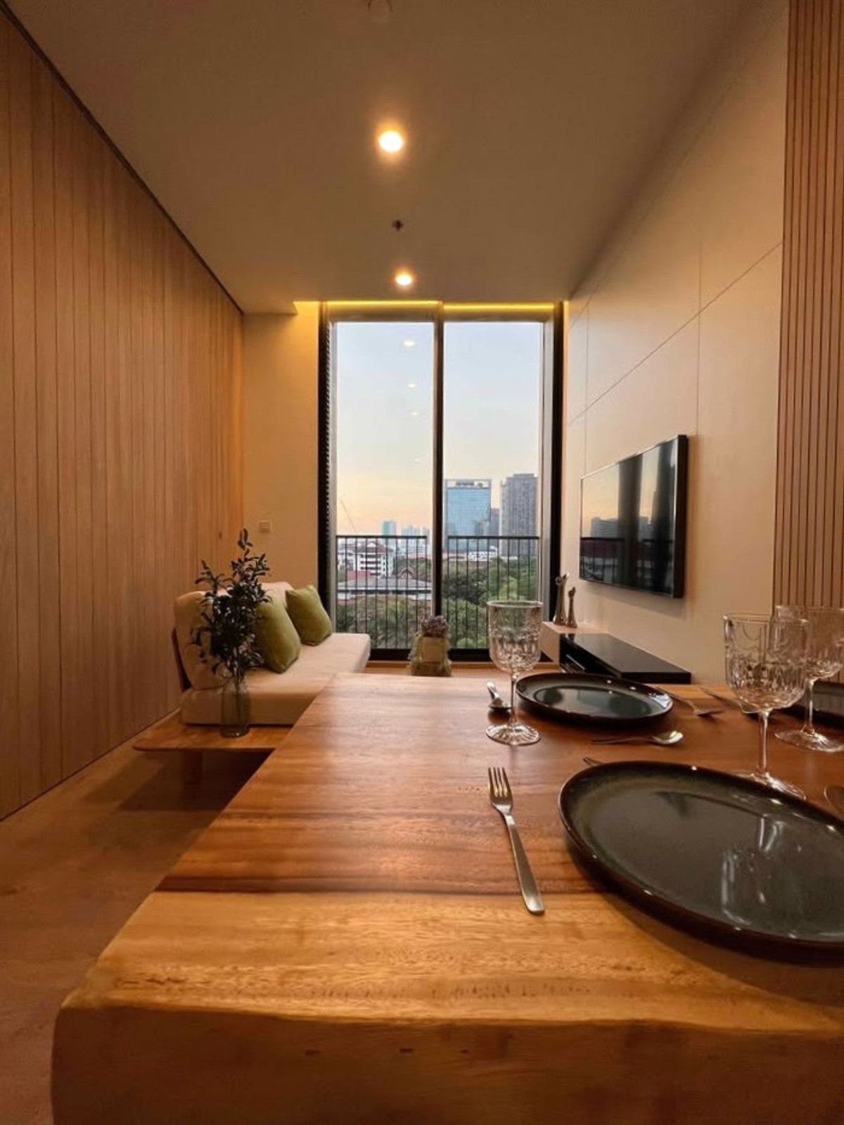 ให้เช่าคอนโดสุขุมวิท อโศก ทองหล่อ : ให้เช่า Noble BE19 ห้องสวยสไตล์เซน Noble BE19 แต่งครบพร้อมอยู่ 34.5 ตร.ม. ทำเลทองสุขุมวิท 19