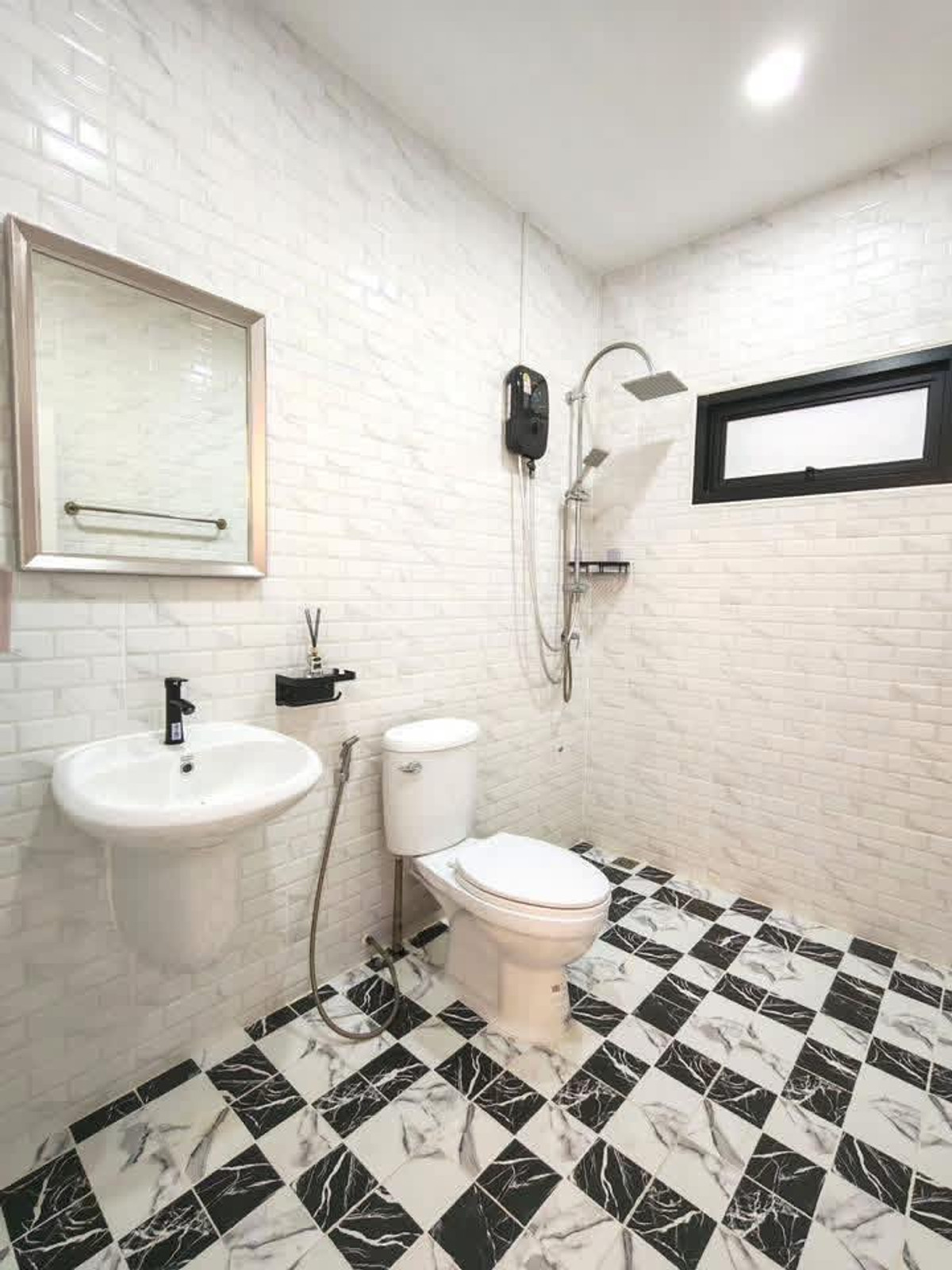 For SalePattaya, Bangsaen, Chonburi : The hottest cornerback! Good location, easy to rent, good income 🔥 Chokchai Garden Home 2 / 4 bedrooms (for sale), Chockchai Garden Home 2 / 4 Bedrooms (FOR SALE) BEWN110