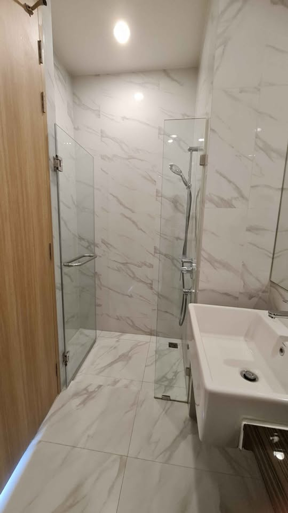 ให้เช่าคอนโดสุขุมวิท อโศก ทองหล่อ : ให้เช่า Noble BE19 ห้องสวยสไตล์เซน Noble BE19 แต่งครบพร้อมอยู่ 34.5 ตร.ม. ทำเลทองสุขุมวิท 19