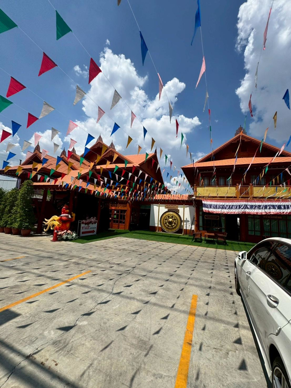 For RentHouseChaengwatana, Muangthong : BH160 Thai house for rent, next to Chaengwattana main road. #Thai house near government center #Thai house near the Red Line Laksi train station #Chaengwattana restaurant for sale