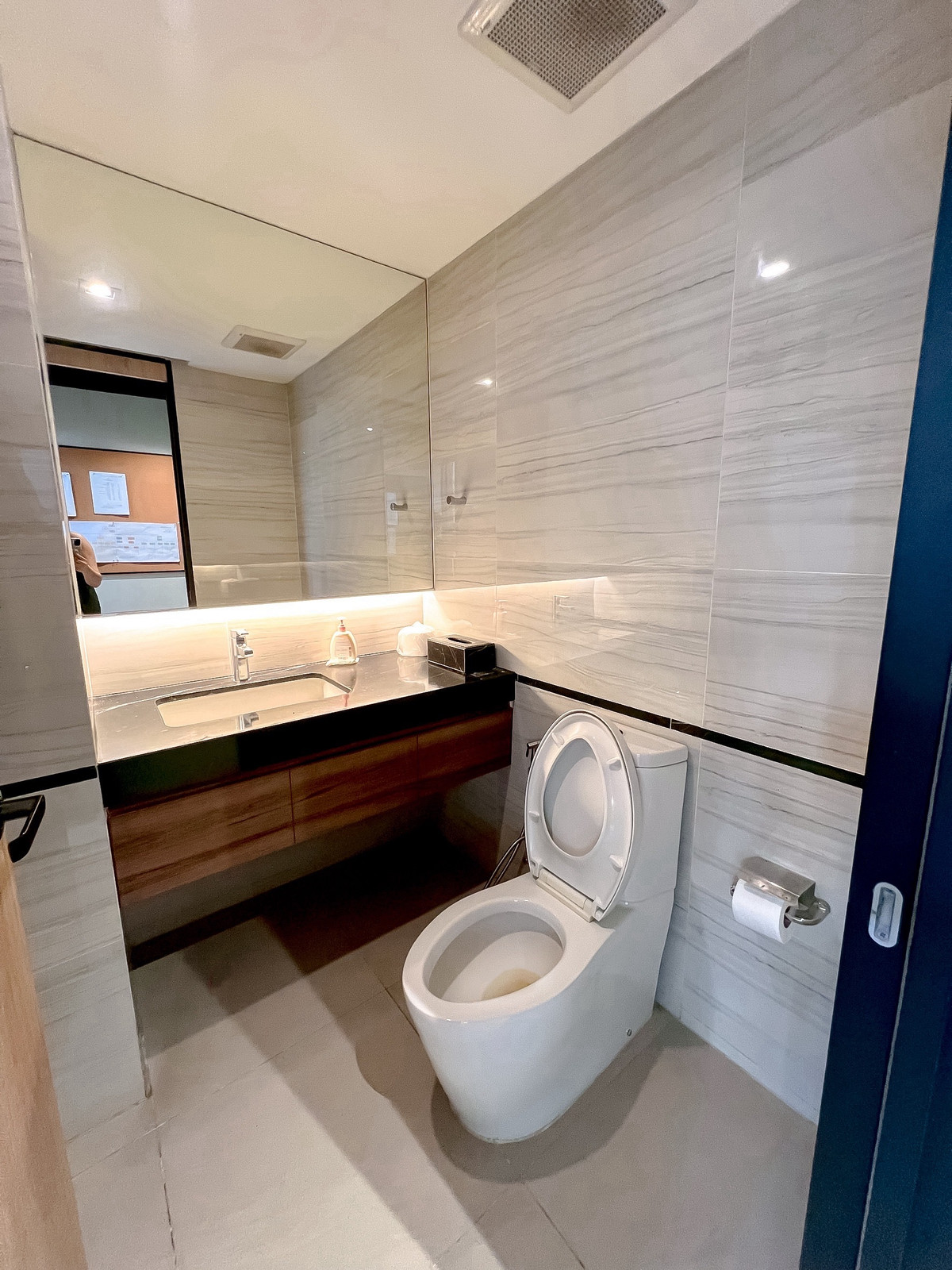 โฮมออฟฟิศพระราม 9 เพชรบุรีตัดใหม่ RCA : 🔥 ขายโฮมออฟฟิศหรู 5 ชั้น โครงการ The Element Rama 9 