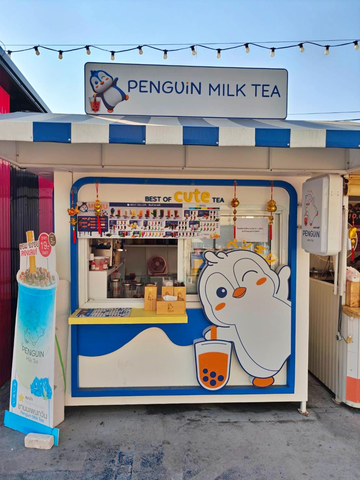 For LeaseholdRetail SpaceSamut Prakan,Samrong : Urgent sale, milk tea shop, prime location, in front of Robinson, worth almost 200,000 baht, lease only 99,000 baht.