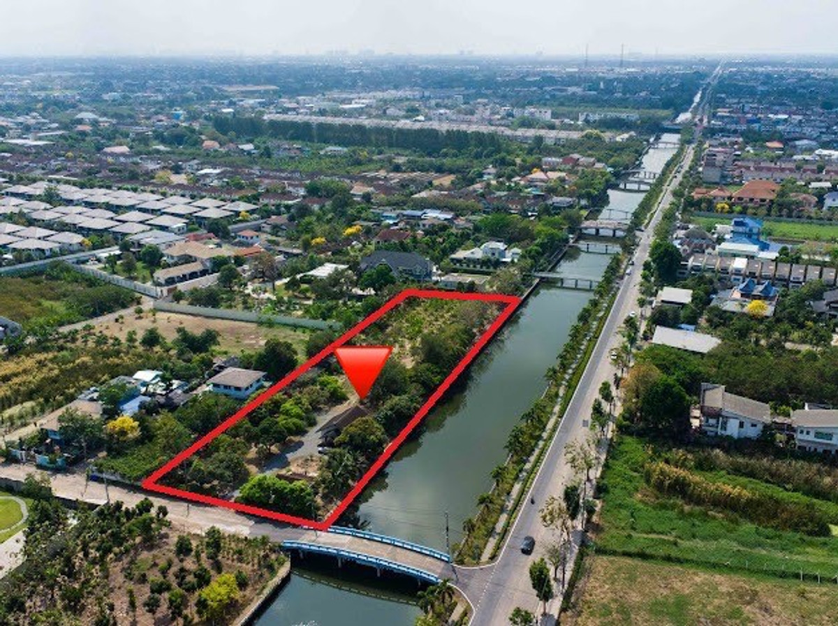For SaleLandPhutthamonthon, Salaya : Rare beautiful plot, perfect for building a luxury residence!! Land for sale 4 rai (1,600 sq.w.) along Khlong Thawi Watthana, low-density residential area, green zoning, accessible from both Borommaratchachonnani Road and Salaya Road, special price!