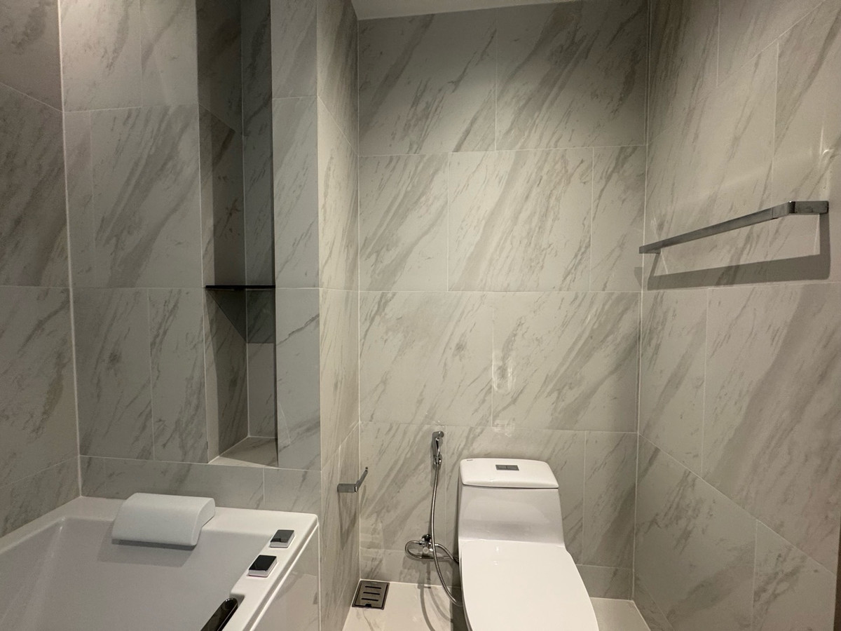 ขายคอนโดสุขุมวิท อโศก ทองหล่อ : ✨ Super Luxury Condo for Sale 
The Room Sukhumvit 38 📌
☁️1 Bed 44.76 sq.m.💰Price: 7.79 MB
📞Phat 064-642-8664
📞Nui 094-624-2014