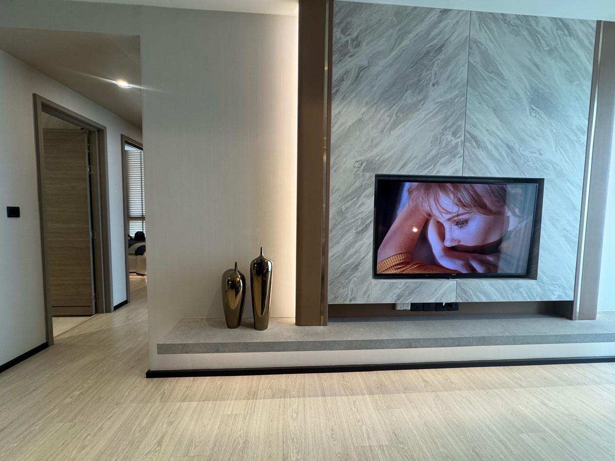 ขายคอนโดสุขุมวิท อโศก ทองหล่อ : The Room Sukhumvit 38 🌃
2 Bed 2Bath 79.12 sq.m. Price13.99MB.
🚝Only 700 m. to BTS Thonglor
📞Phat 064-642-8664
📞Nui 094-624-2014