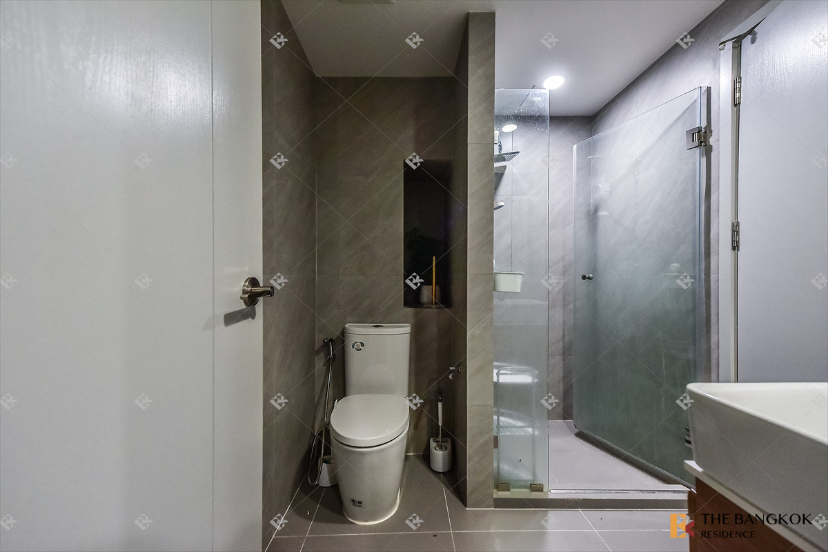 For SaleCondoSiam Paragon ,Chulalongkorn,Samyan : 🏙️ Spacious Beautifully Decorated Unit in the Heart of the City  Ideo Chula-Samyan near MRT Samyan