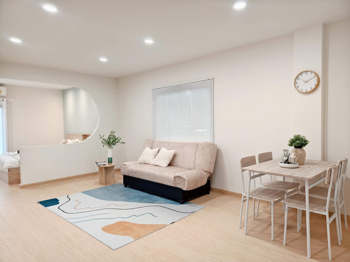 CondoBang kae, Phetkasem : Urgent rent/sale🔥 Large suite 43.56 sq m. ✨Newly renovated, ready to move in. Rent only: 4,300 baht/month, or buy for 799,000 (suitable for those with an income of 15,000 or more). Room on the 4th floor is very private.