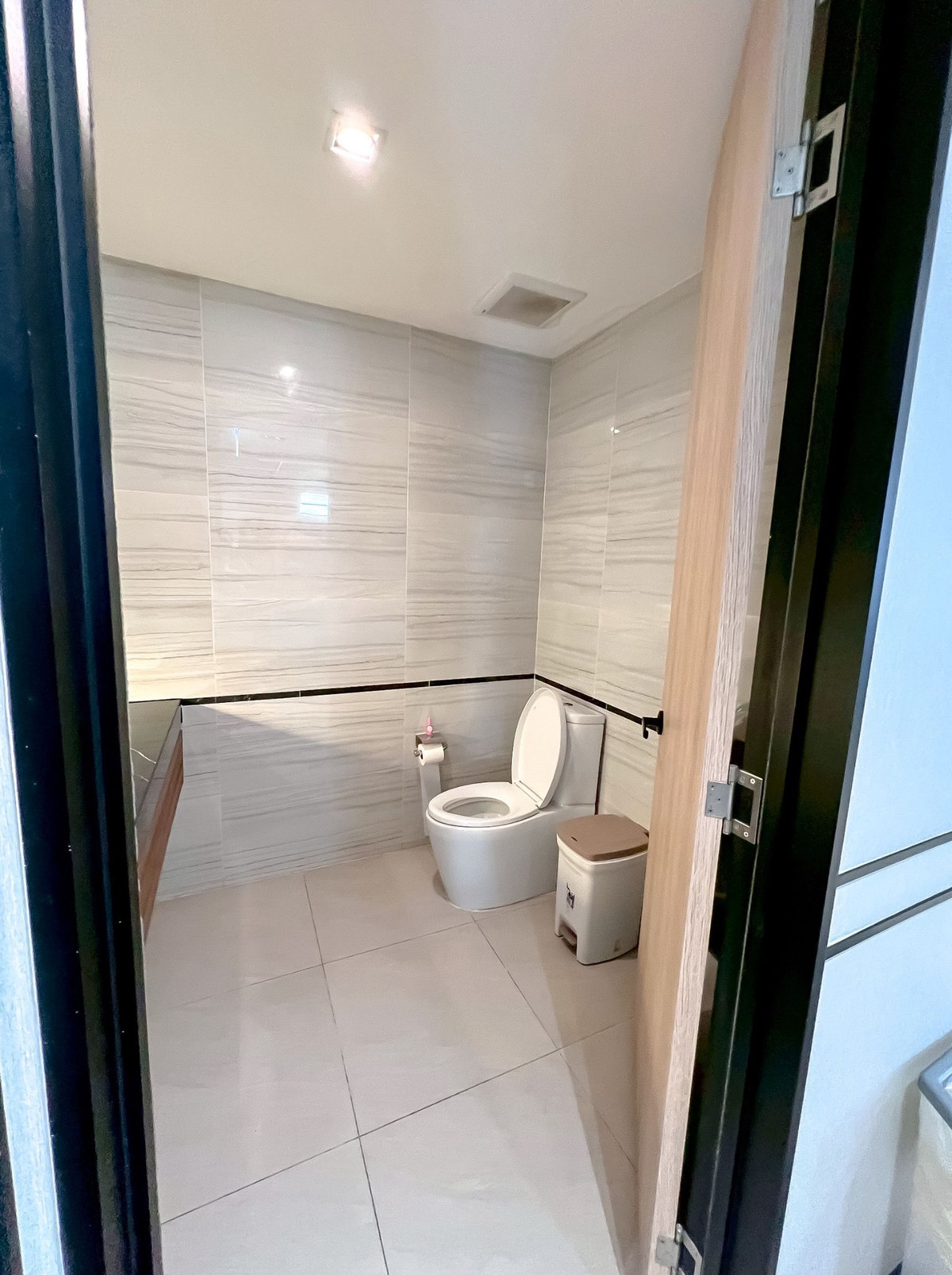 โฮมออฟฟิศพระราม 9 เพชรบุรีตัดใหม่ RCA : 🔥 ขายโฮมออฟฟิศหรู 5 ชั้น โครงการ The Element Rama 9 