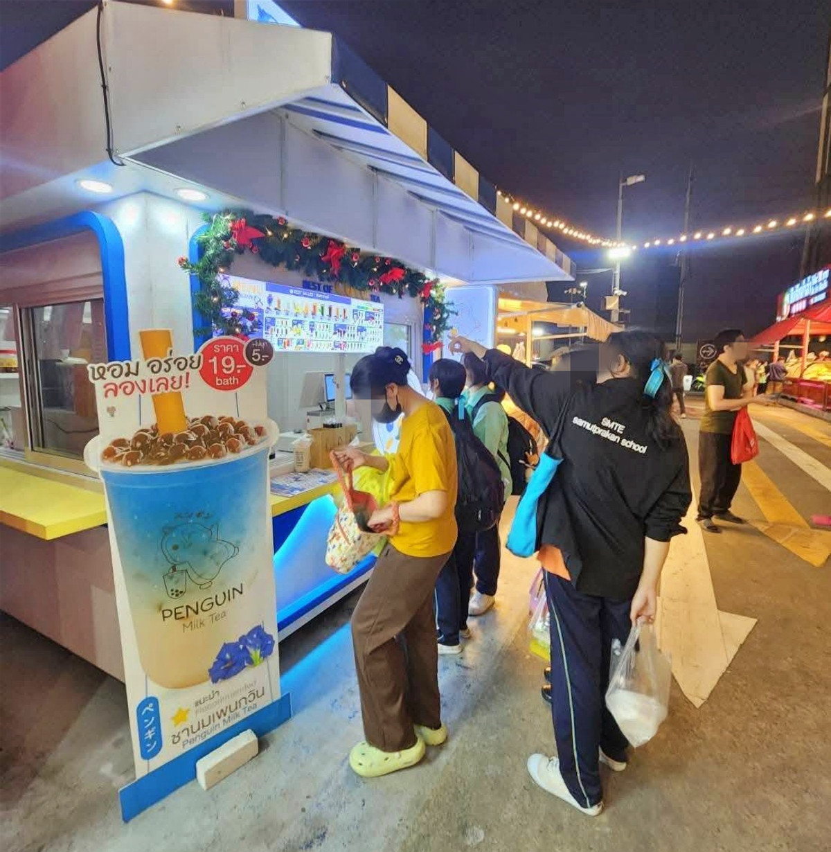 For LeaseholdRetail SpaceSamut Prakan,Samrong : Urgent sale, milk tea shop, prime location, in front of Robinson, worth almost 200,000 baht, lease only 99,000 baht.