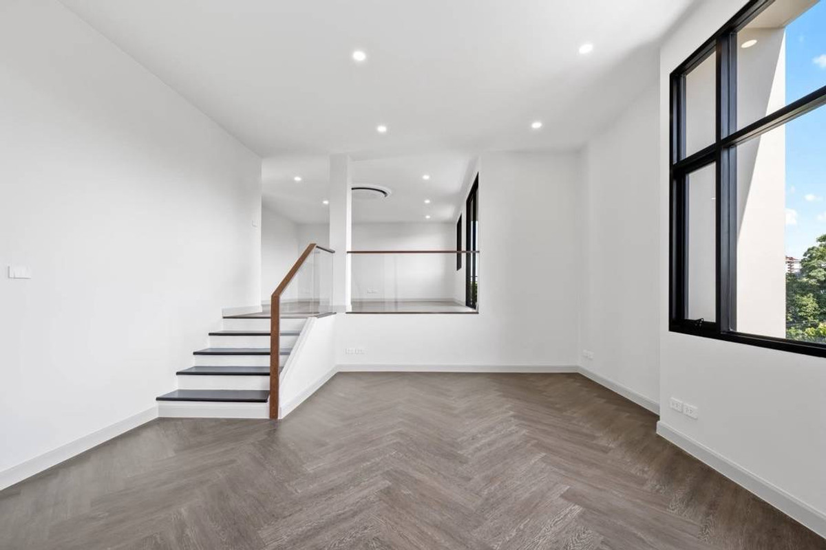 ขายบ้านรัชดา ห้วยขวาง :  ขายบ้านหมู่บ้าน The Zenith  49.1ตร.วา ในซอยโรงเรียน SISB (โรงเรียนนานาชาติสิงคโปร์)New renovated