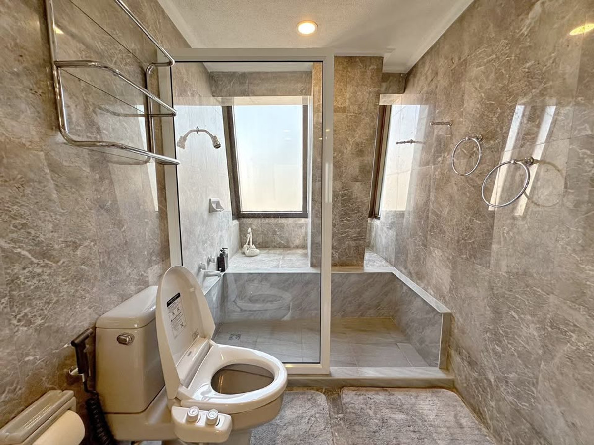 คอนโดวิทยุ ชิดลม หลังสวน : RC032626 Condo Penthouse 2 ชั้น รีโนเวทใหม่ for rent/sale at Ploenchit Terrace