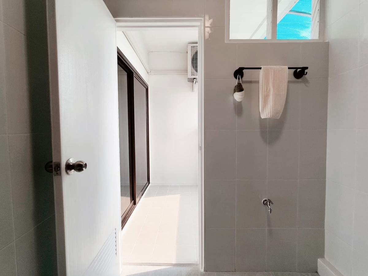 CondoBang kae, Phetkasem : Urgent rent/sale🔥 Large suite 43.56 sq m. ✨Newly renovated, ready to move in. Rent only: 4,300 baht/month, or buy for 799,000 (suitable for those with an income of 15,000 or more). Room on the 4th floor is very private.
