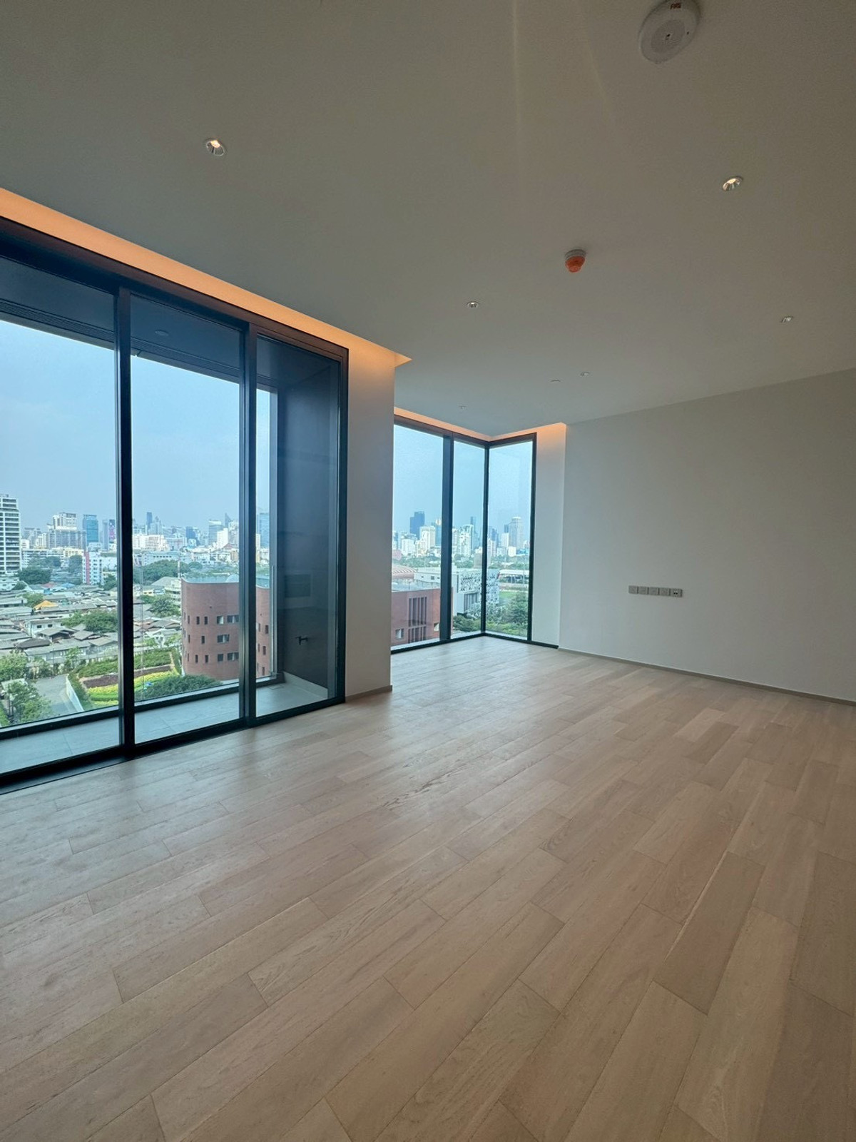 ขายคอนโดวิทยุ ชิดลม หลังสวน : EI8TEEN SEVEN One Bangkok: 1bed 1bath 63.45sqm. 21,500,000 Am: 0656199198