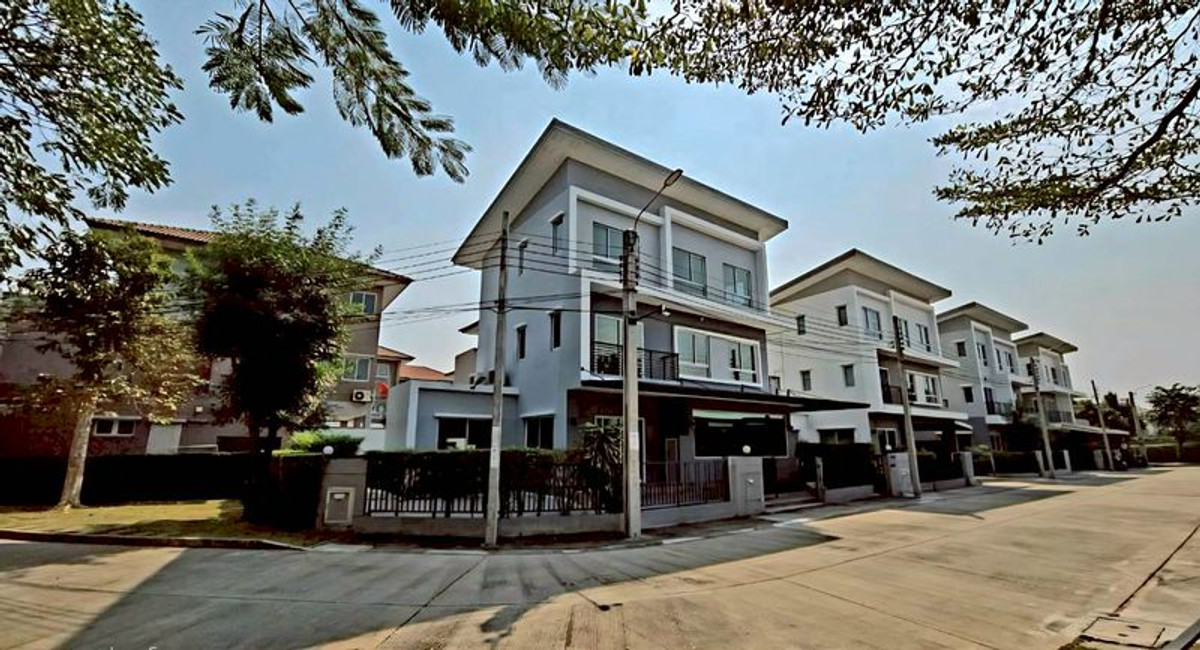 ขายบ้านพระราม 2 บางขุนเทียน : บ้านเดี่ยว 3 ชั้น หมู่บ้าน คาซ่า พรีเมี่ยม พระราม 2 ( Casa Premium Rama2 ) หลังมุม เนื้อที่ 62 ตารางวา 4 ห้องนอน ถนนเลียบวงแหวนกาญจนาฝั่งใต้