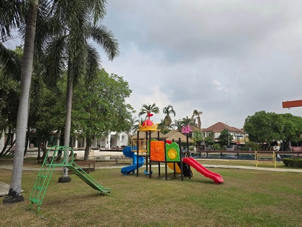 For RentHouseLadkrabang, Suwannaphum Airport : HR3306 Large 2-story detached house for rent, Atoll Maldives Palm Bangna-Wongwaen project, in front of the house, not next to anyone (Private Zone) | Just 3 minutes to Mega Bangna.