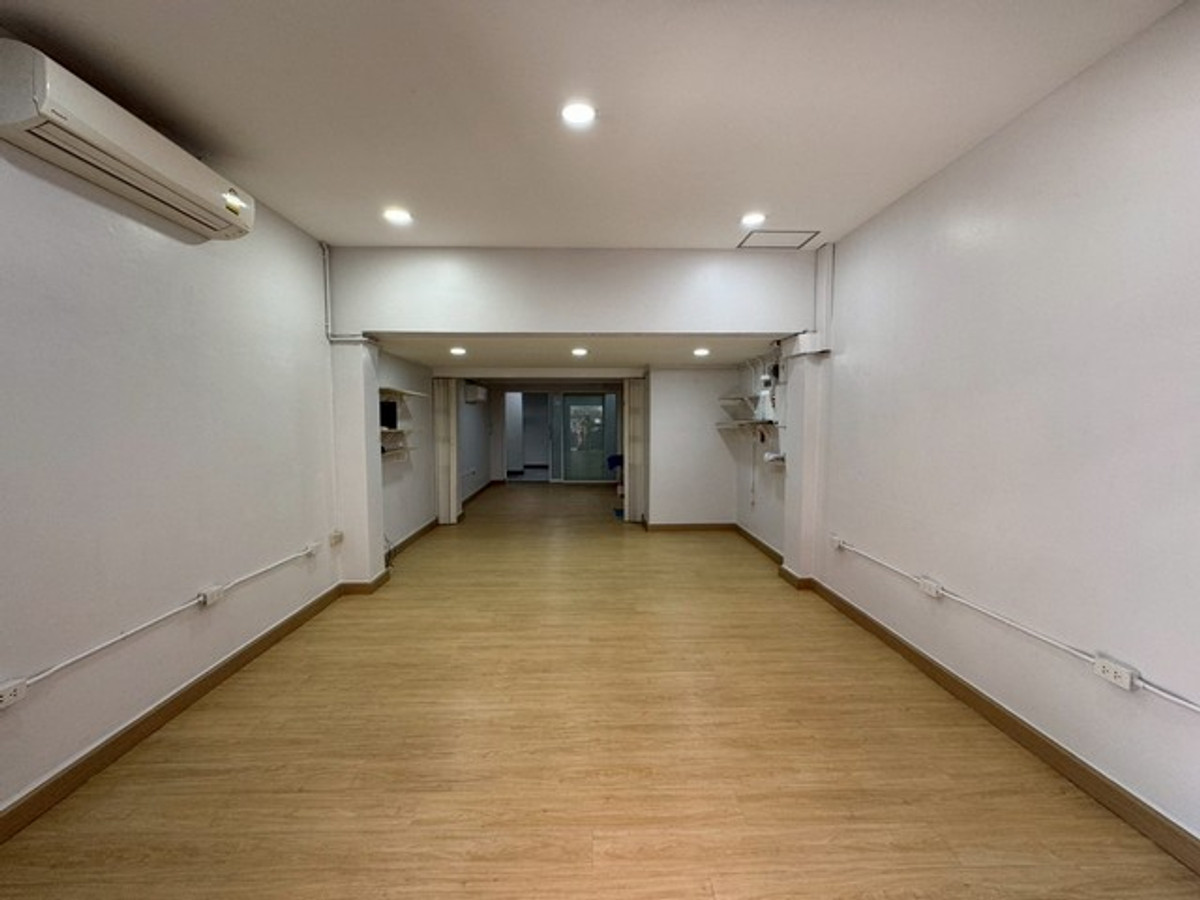 For RentShop HouseSathorn, Narathiwat : HR3301 Commercial building for rent, 5 and a half floors, newly renovated, in the heart of Sathorn, Soi Charoen Rat 3, connecting Sathorn-Narathiwat.