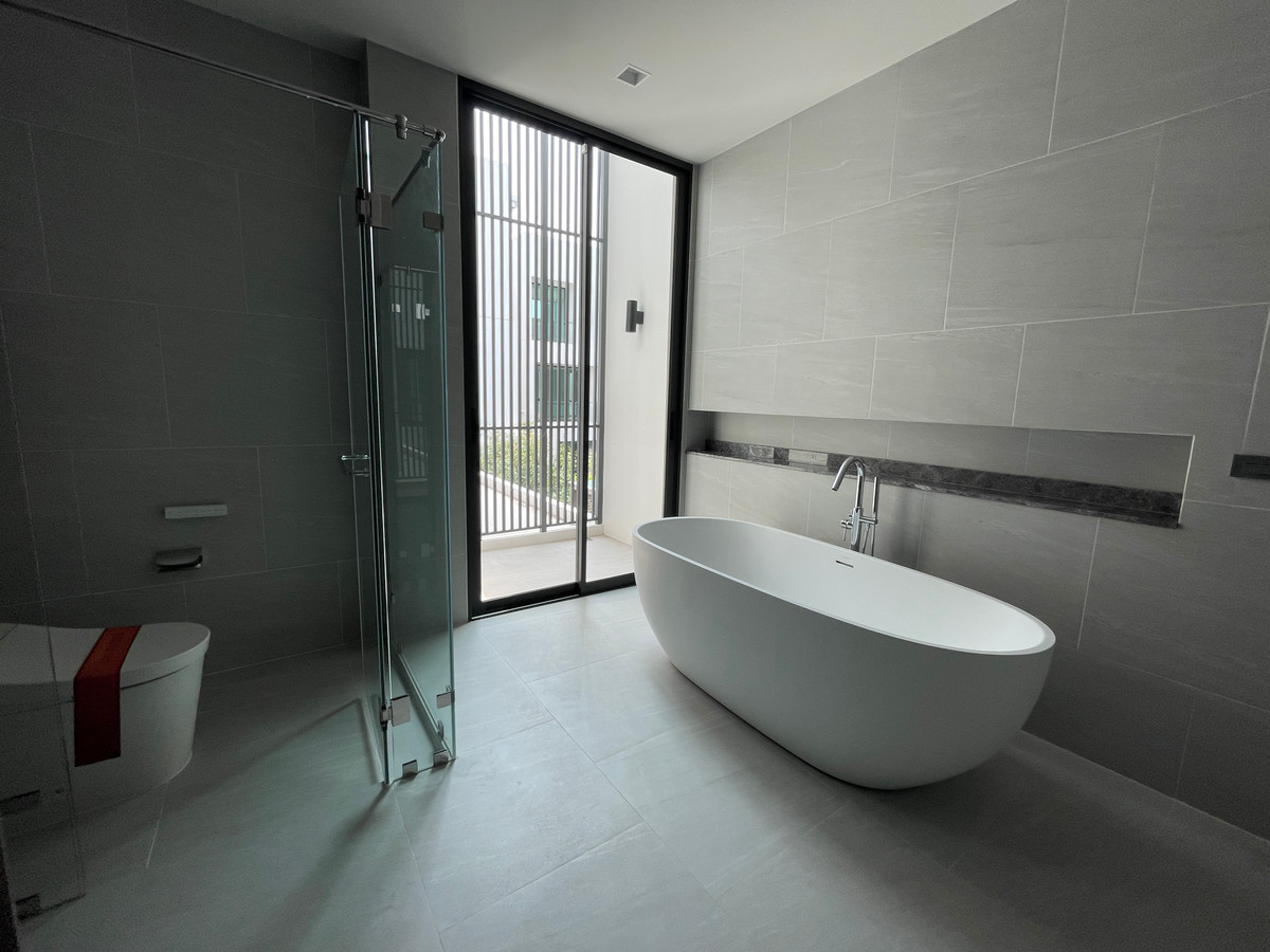 ขายบ้านบางนา แบริ่ง ลาซาล : ขายด่วน! THE ONE Signature Bangna-Rama 9 — นิยามใหม่ของ Pool Villa หรู 3 ชั้น พร้อม Multiverse ฟังก์ชันเพื่อทุกคนในครอบครัว