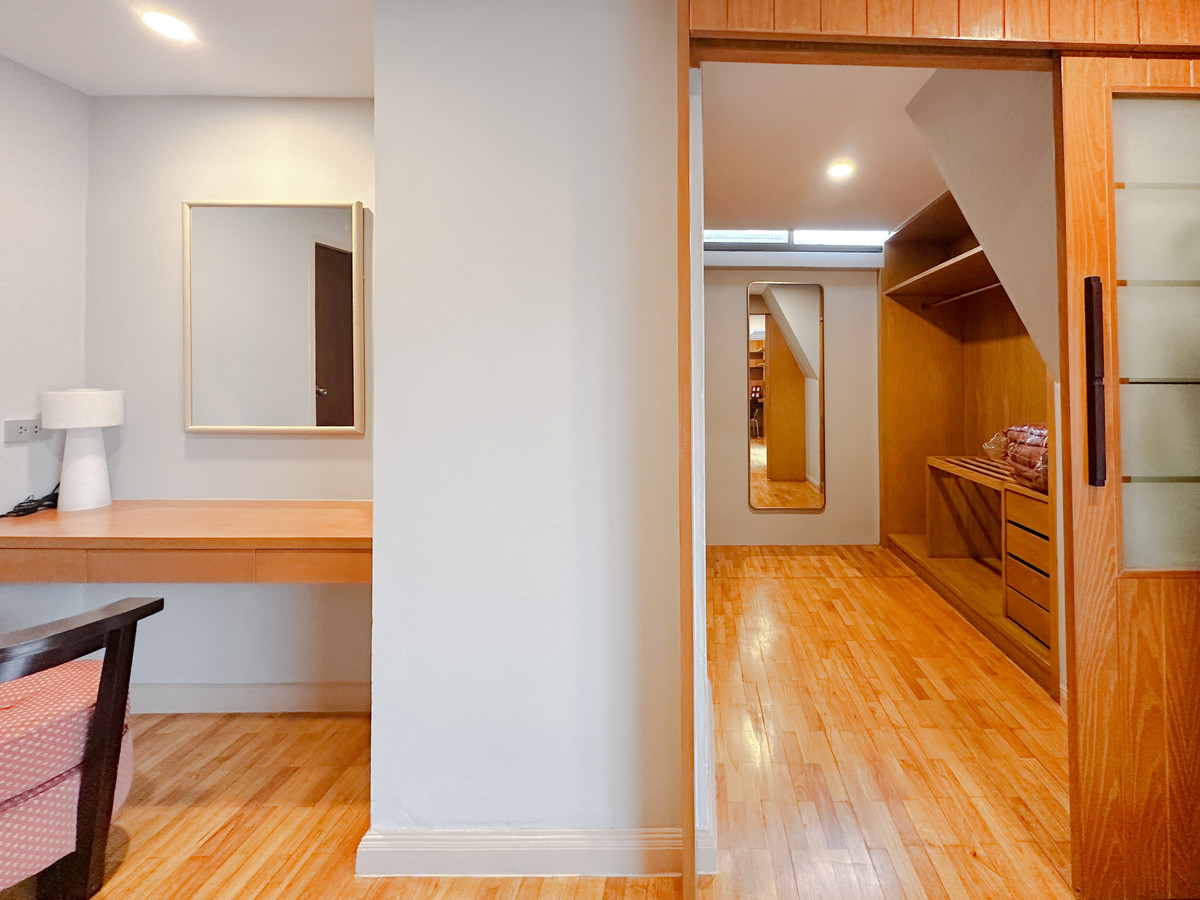 ให้เช่าคอนโดสุขุมวิท อโศก ทองหล่อ : Supalai Place Sukhumvit 39 - 2BR - 150sqm.