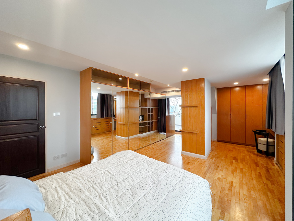 ให้เช่าคอนโดสุขุมวิท อโศก ทองหล่อ : Supalai Place Sukhumvit 39 - 2BR - 150sqm.