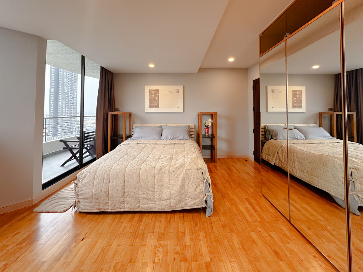 ให้เช่าคอนโดสุขุมวิท อโศก ทองหล่อ : Supalai Place Sukhumvit 39 - 2BR - 150sqm.