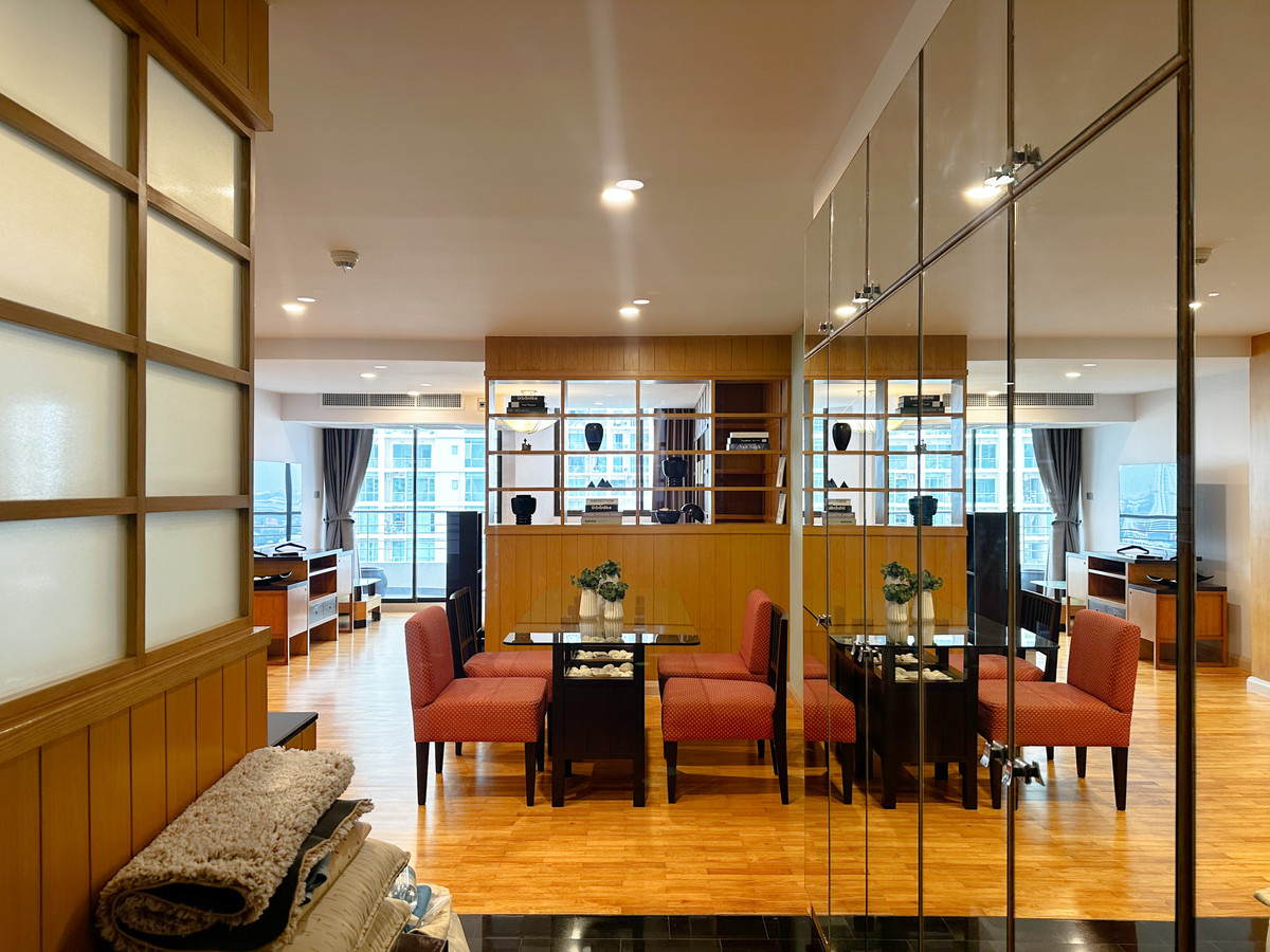 ให้เช่าคอนโดสุขุมวิท อโศก ทองหล่อ : Supalai Place Sukhumvit 39 - 2BR - 150sqm.
