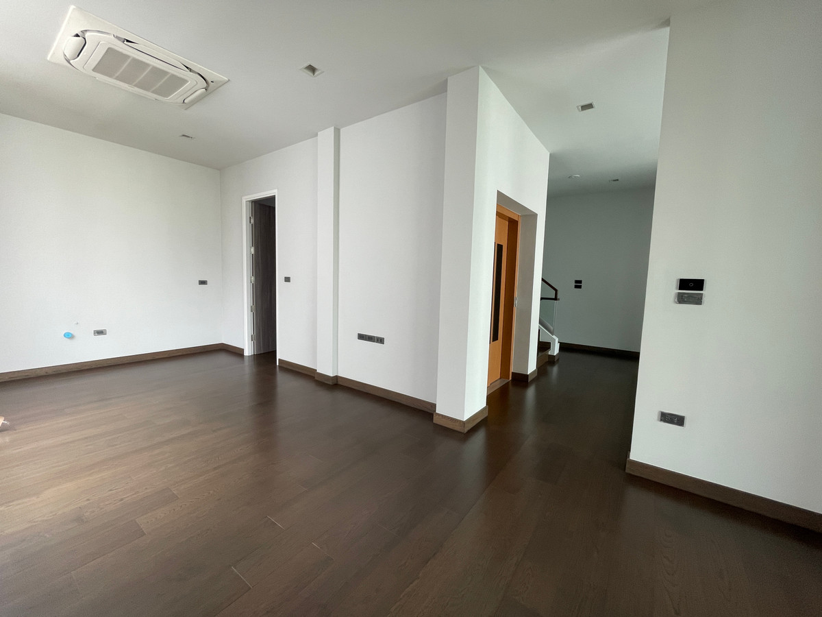 ขายบ้านบางนา แบริ่ง ลาซาล : ขายด่วน! THE ONE Signature Bangna-Rama 9 — นิยามใหม่ของ Pool Villa หรู 3 ชั้น พร้อม Multiverse ฟังก์ชันเพื่อทุกคนในครอบครัว