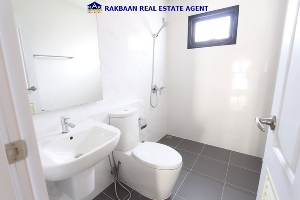 ขายบ้านนวมินทร์ รามอินทรา : ขายบ้านใกล้แฟชั่นไอส์แลนด์ เสนาพาร์ควิลล์ 46.1 ตร.ว. 3 นอน 3 ห้องน้ำ ตกแต่งครบ สวย พร้อมผู้เช่า 35,000บาท ต่อเดือน