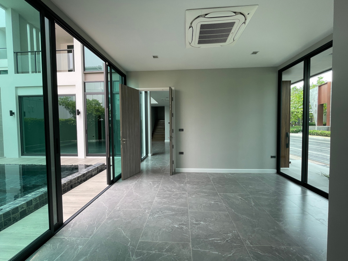 ขายบ้านบางนา แบริ่ง ลาซาล : ขายด่วน! THE ONE Signature Bangna-Rama 9 — นิยามใหม่ของ Pool Villa หรู 3 ชั้น พร้อม Multiverse ฟังก์ชันเพื่อทุกคนในครอบครัว