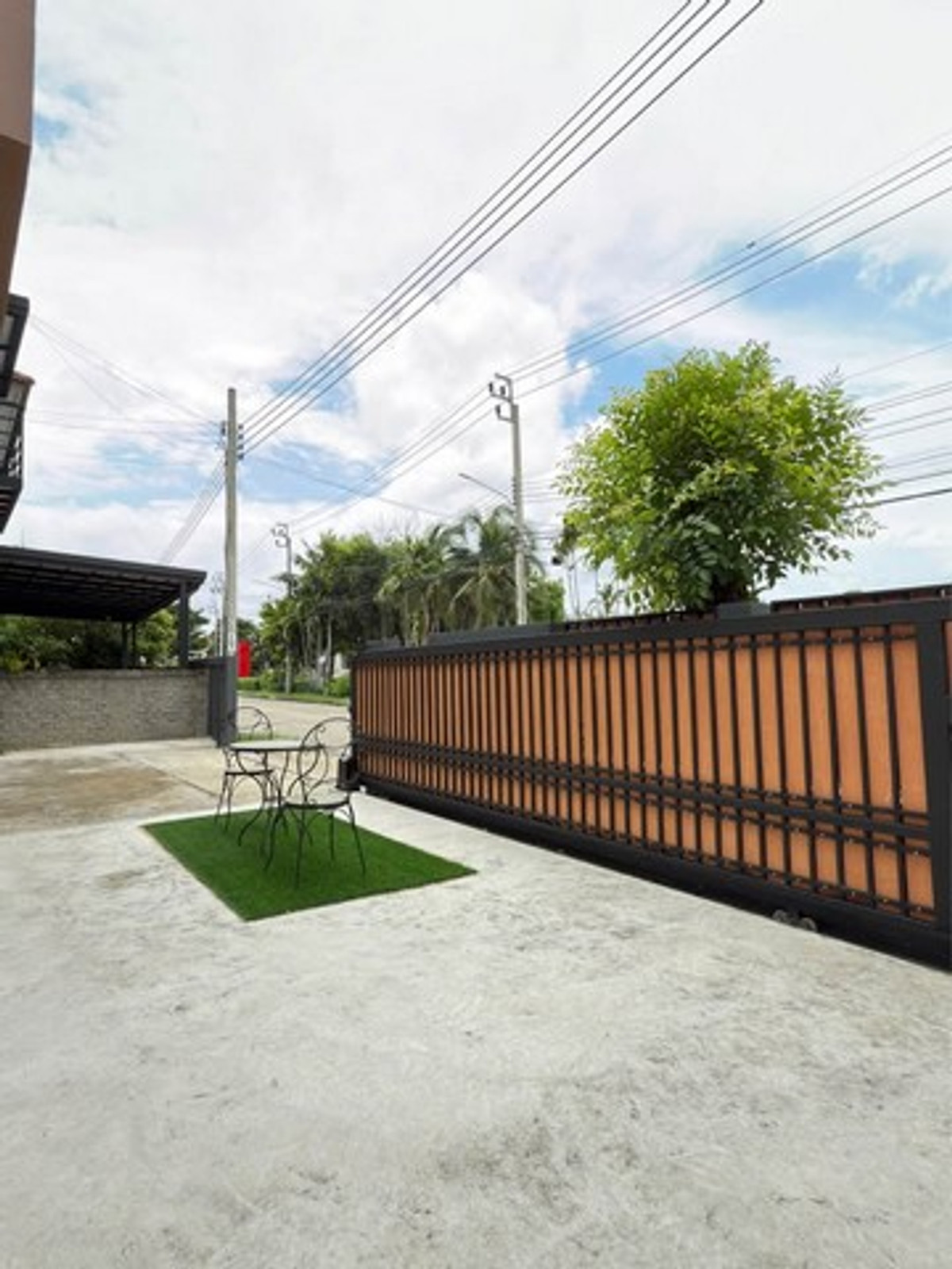 For RentHouseLadkrabang, Suwannaphum Airport : HR3306 Large 2-story detached house for rent, Atoll Maldives Palm Bangna-Wongwaen project, in front of the house, not next to anyone (Private Zone) | Just 3 minutes to Mega Bangna.