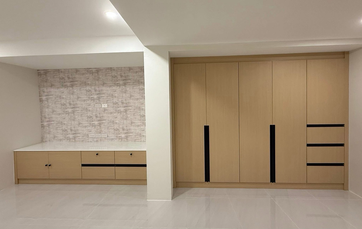 For RentHouseRamkhamhaeng, Hua Mak : 🏠Newly renovated single house, Ramkhamhaeng Hua Mak 9, for rent, 4 bedrooms, 5 bathrooms, near Samitivej Srinakarin Hospital, Wellington College🔆