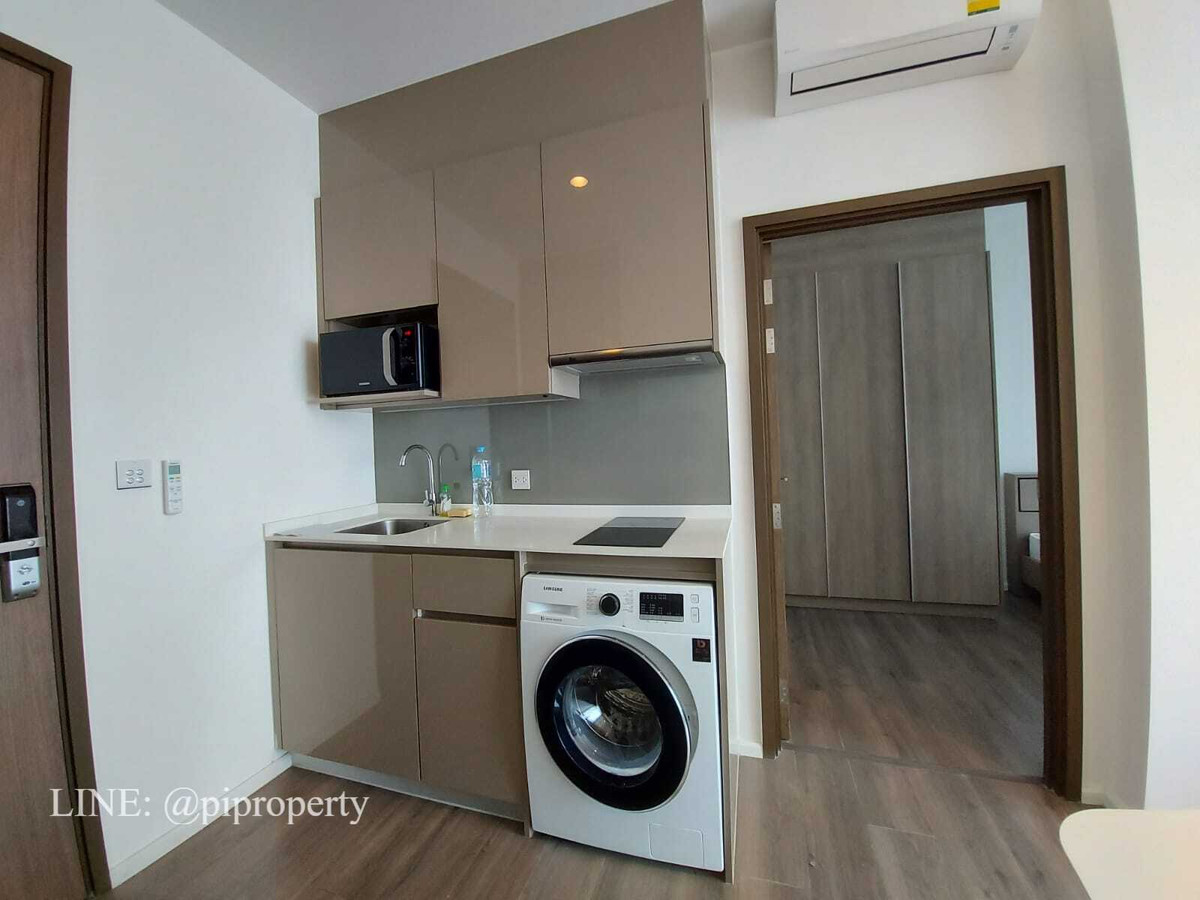 For RentCondoOnnut, Udomsuk : High floor 1 bedroom unit for rent in Whizdom Essence Sukhumvit, True Digital Park BTS Punnawithi station.