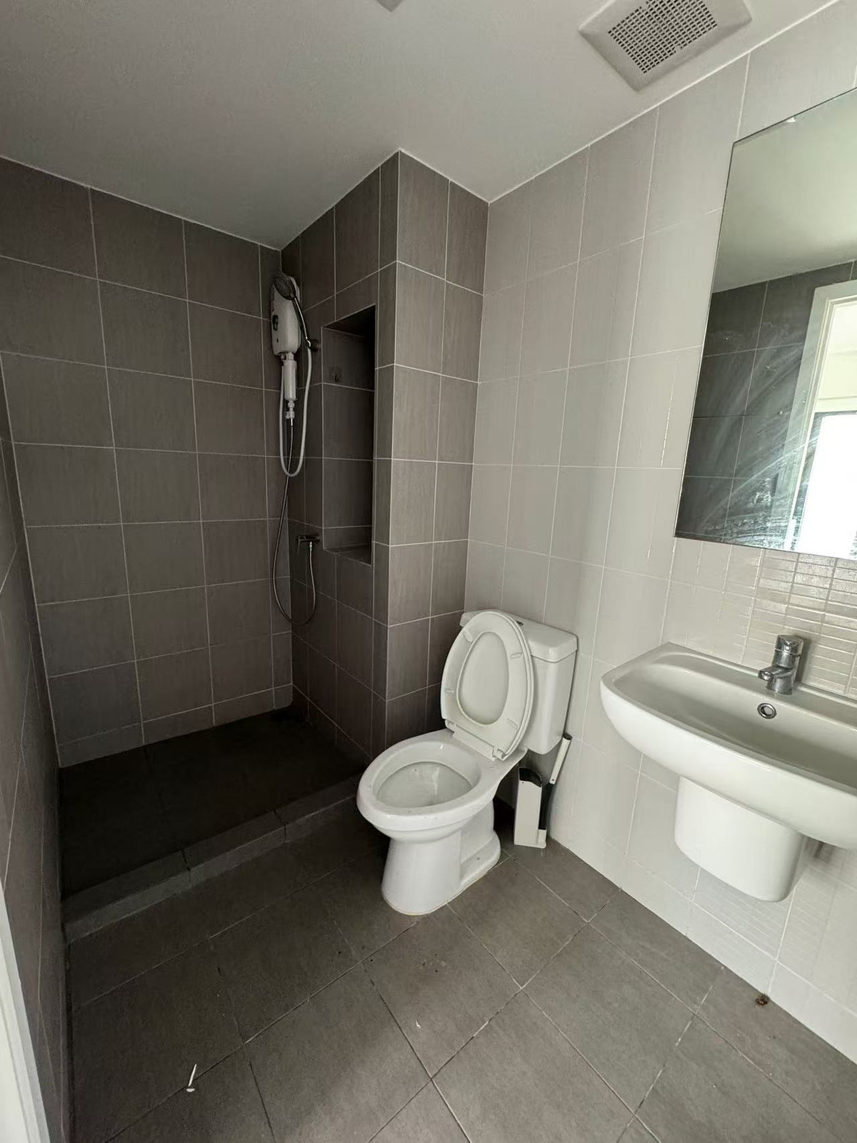 ขายคอนโดสมุทรปราการ สำโรง : คอนโดเคนซิงตัน สุขุมวิท-เทพารักษ์ 1 ห้องนอน ขายด่วน!