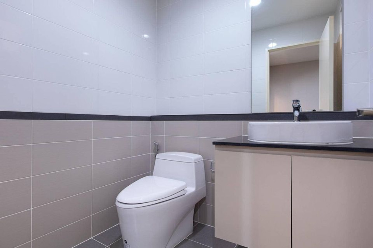 ขายทาวน์โฮมอ่อนนุช อุดมสุข : ทาวน์โฮม บ้านกลางเมือง สุขุมวิท 77 / 2 ห้องนอน (ขายพร้อมผู้เช่า), Townhome Baan Klang Muang Sukhumvit 77 / 2 Bedrooms (SALE WITH TENENT) FON249