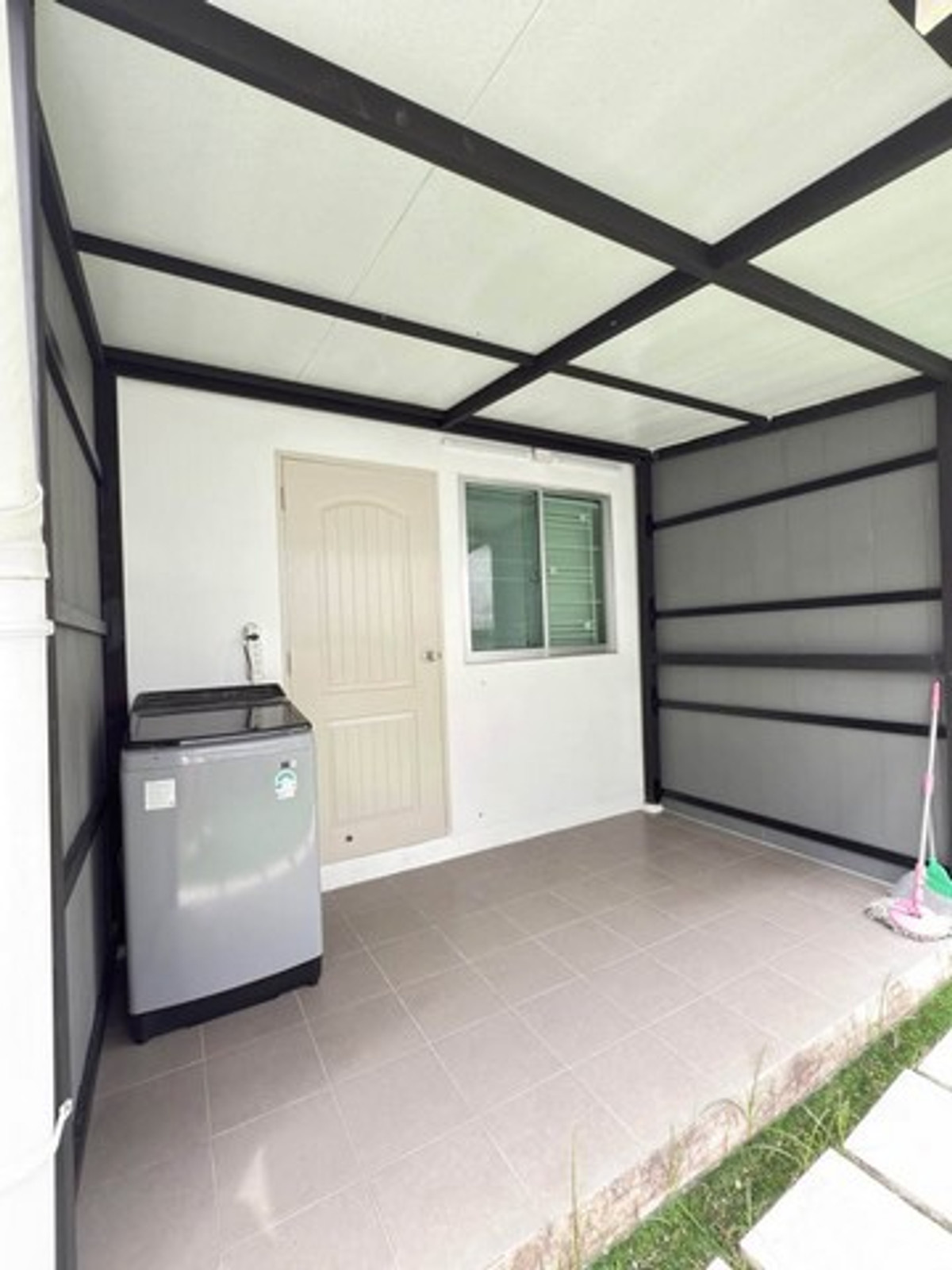 For RentHouseLadkrabang, Suwannaphum Airport : HR3306 Large 2-story detached house for rent, Atoll Maldives Palm Bangna-Wongwaen project, in front of the house, not next to anyone (Private Zone) | Just 3 minutes to Mega Bangna.