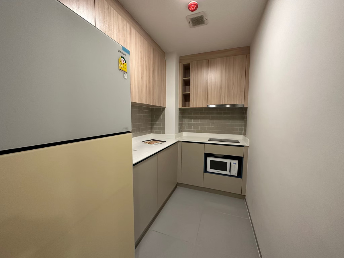 For RentCondoRatchathewi,Phayathai : For rent 3 bedrooms, 2 bathrooms, XT Phayathai.