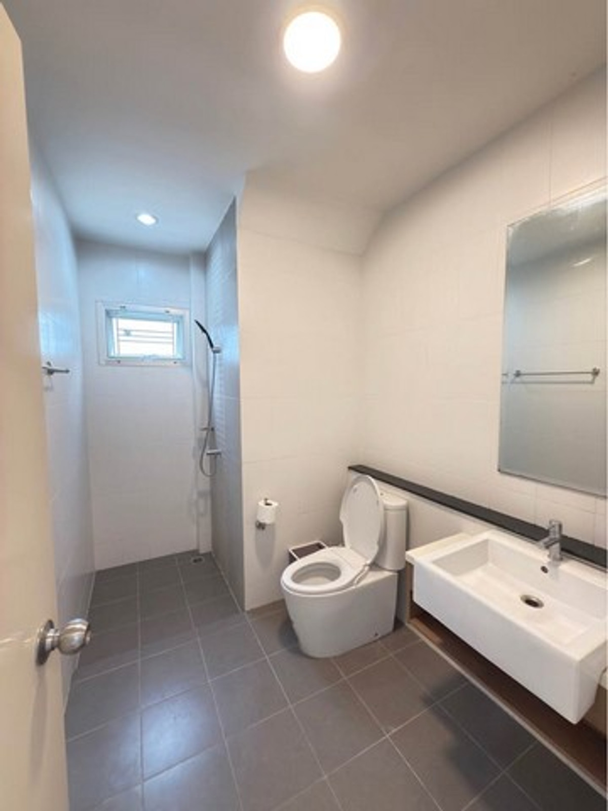 For RentHouseLadkrabang, Suwannaphum Airport : HR3306 Large 2-story detached house for rent, Atoll Maldives Palm Bangna-Wongwaen project, in front of the house, not next to anyone (Private Zone) | Just 3 minutes to Mega Bangna.