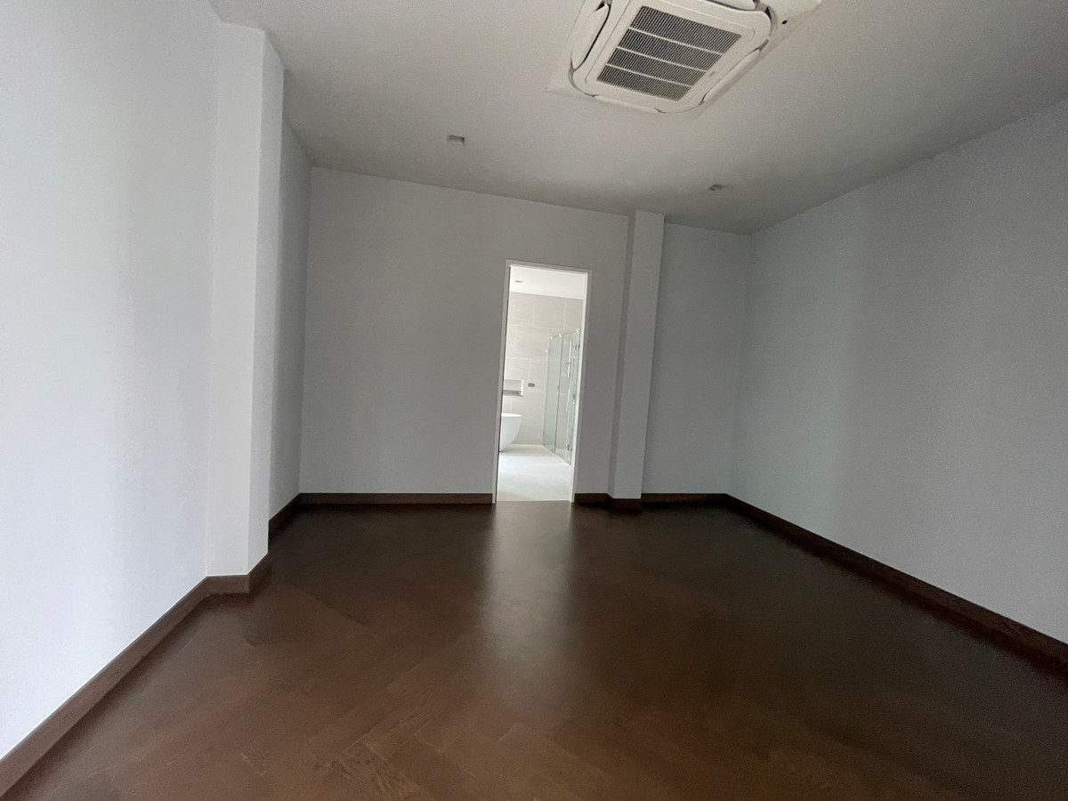 ขายบ้านบางนา แบริ่ง ลาซาล : ขายด่วน! THE ONE Signature Bangna-Rama 9 — นิยามใหม่ของ Pool Villa หรู 3 ชั้น พร้อม Multiverse ฟังก์ชันเพื่อทุกคนในครอบครัว