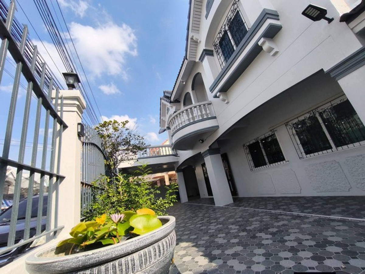 ให้เช่าโฮมออฟฟิศเกษตร นวมินทร์ ลาดปลาเค้า : HR3305ให้เช่าบ้านเดี่ยว 6 ห้องนอน รีโนเวทใหม่ซอยวชิรธรรมสาธิต 55 (หมู่บ้านรังสิยา 2) สุขุมวิท 101/1