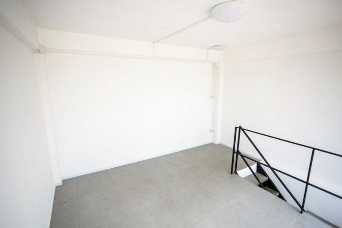 ให้เช่าอาคารพาณิชย์บางนา แบริ่ง ลาซาล : HR3303ให้เช่าออฟฟิศ-โกดัง 3.5 ชั้น พร้อมดาดฟ้า | บางนา-ตราด ซอย 13 เชื่อมต่ออุดมสุข-สุขุมวิท  สภาพใหม่ กั้นห้องแอร์ครบ พร้อมใช้งานทันที