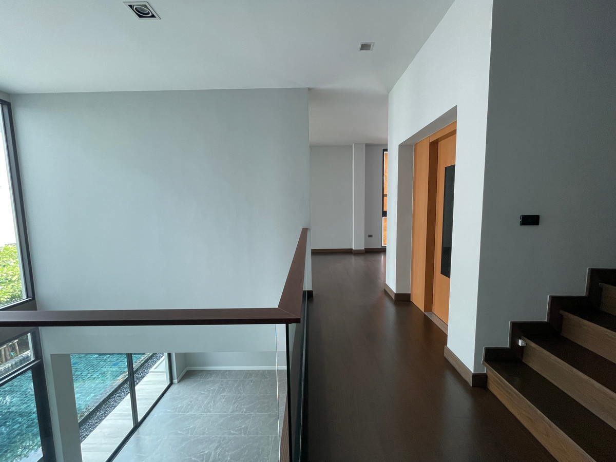 ขายบ้านบางนา แบริ่ง ลาซาล : ขายด่วน! THE ONE Signature Bangna-Rama 9 — นิยามใหม่ของ Pool Villa หรู 3 ชั้น พร้อม Multiverse ฟังก์ชันเพื่อทุกคนในครอบครัว