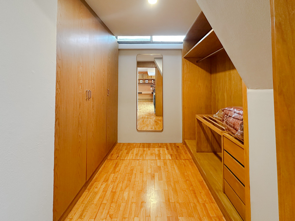 ให้เช่าคอนโดสุขุมวิท อโศก ทองหล่อ : Supalai Place Sukhumvit 39 - 2BR - 150sqm.