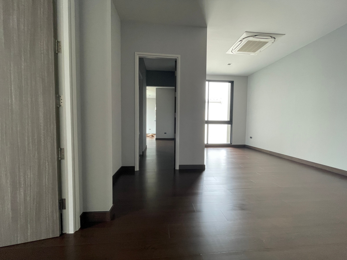 ขายบ้านบางนา แบริ่ง ลาซาล : ขายด่วน! THE ONE Signature Bangna-Rama 9 — นิยามใหม่ของ Pool Villa หรู 3 ชั้น พร้อม Multiverse ฟังก์ชันเพื่อทุกคนในครอบครัว