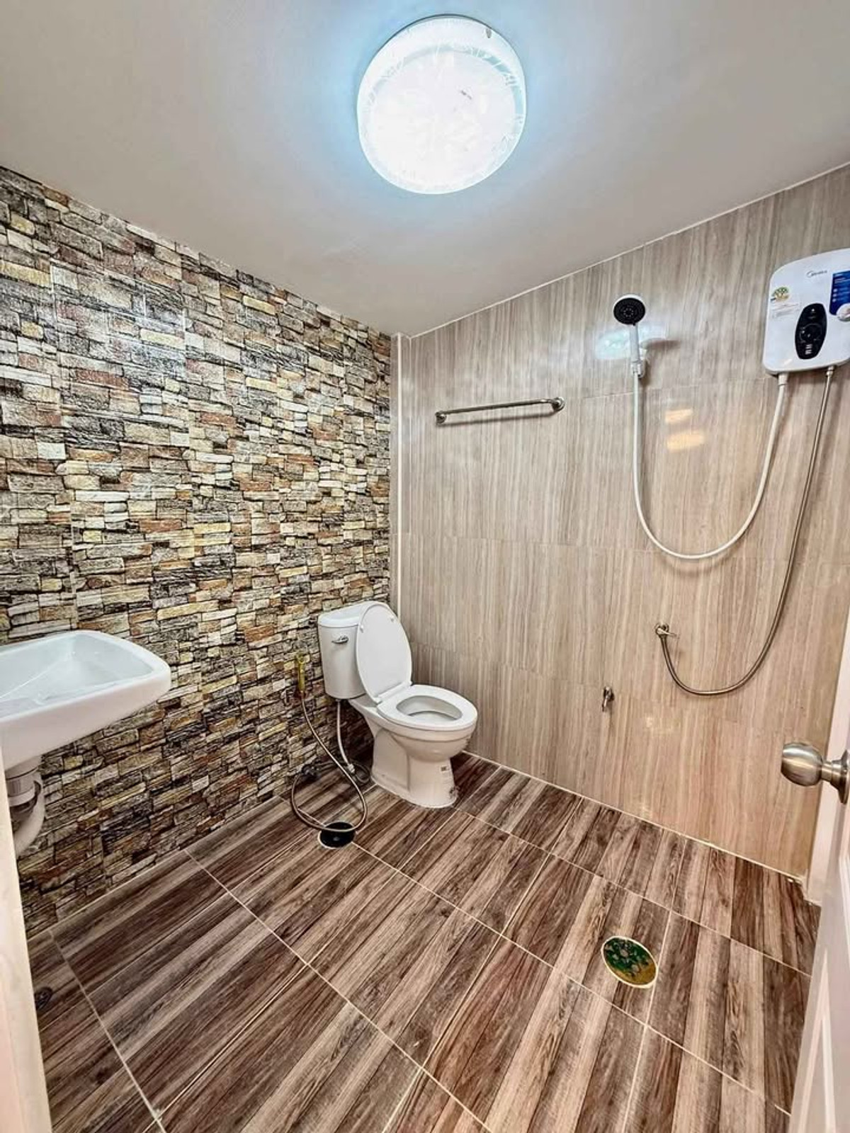 ขายบ้านพัทยา บางแสน ชลบุรี สัตหีบ : หมู่บ้าน พัทยารุ่งเรือง / 3 ห้องนอน (ขาย), Moo Baan Pattaya Rungrueng / 3 Bedrooms (FOR SALE) BEWN121