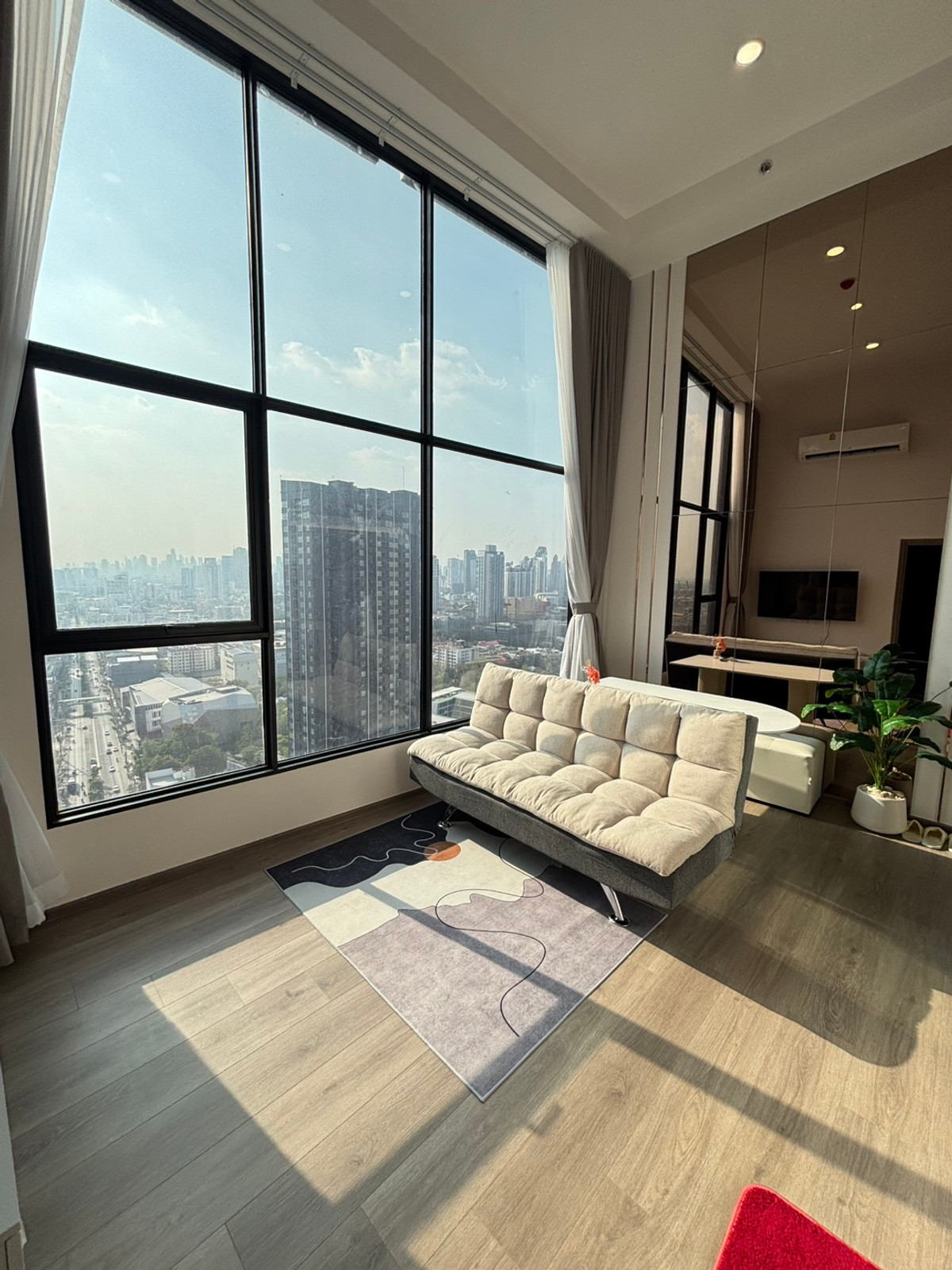 For RentCondoOnnut, Udomsuk : 🌇 KnightsBridge Space Rama 4 | Beautiful room, awesome city view. High ceilings