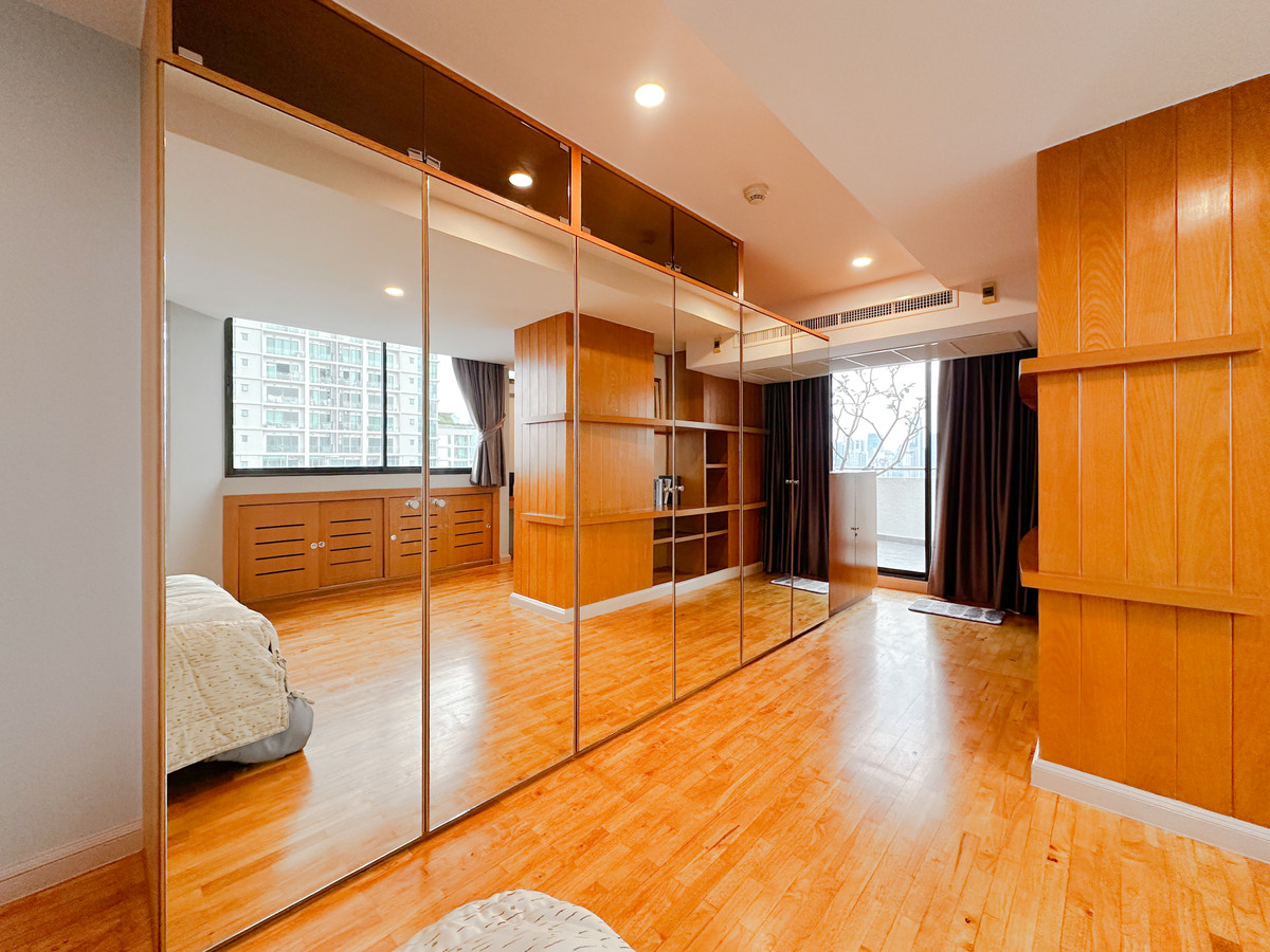 ให้เช่าคอนโดสุขุมวิท อโศก ทองหล่อ : Supalai Place Sukhumvit 39 - 2BR - 150sqm.