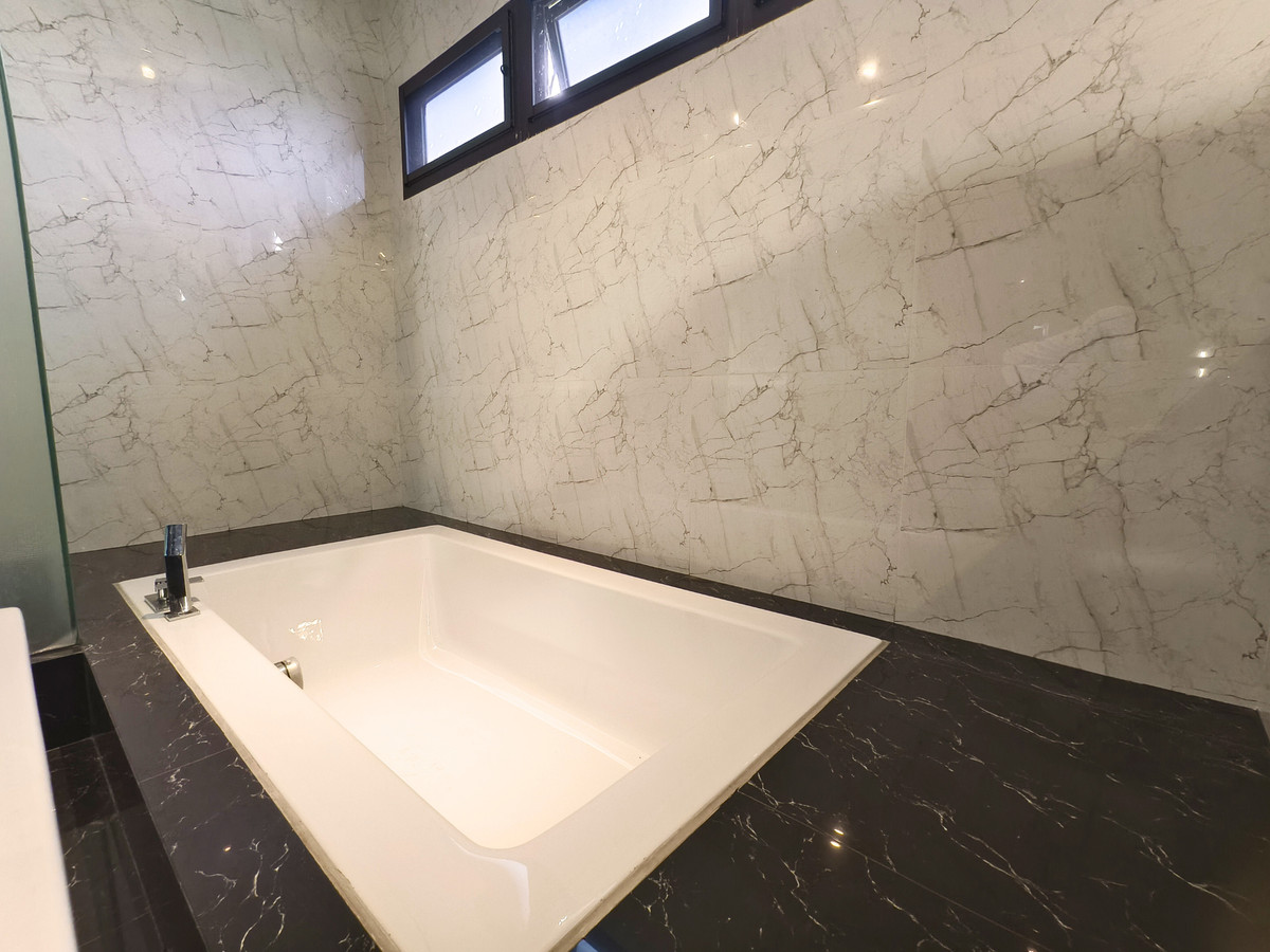 ให้เช่าทาวน์โฮมเกษตร นวมินทร์ ลาดปลาเค้า : ให้เช่า Landmark เอกมัย - รามอินทรา 33.2ตร.ว. 12.5 ล้านบาท ทาวน์โฮมหรู ติดสวน สายไฟลงใต้ดิน 3ห้องนอน 4ห้องน้ำ ใกล้ทางด่วนและรถไฟฟ้า